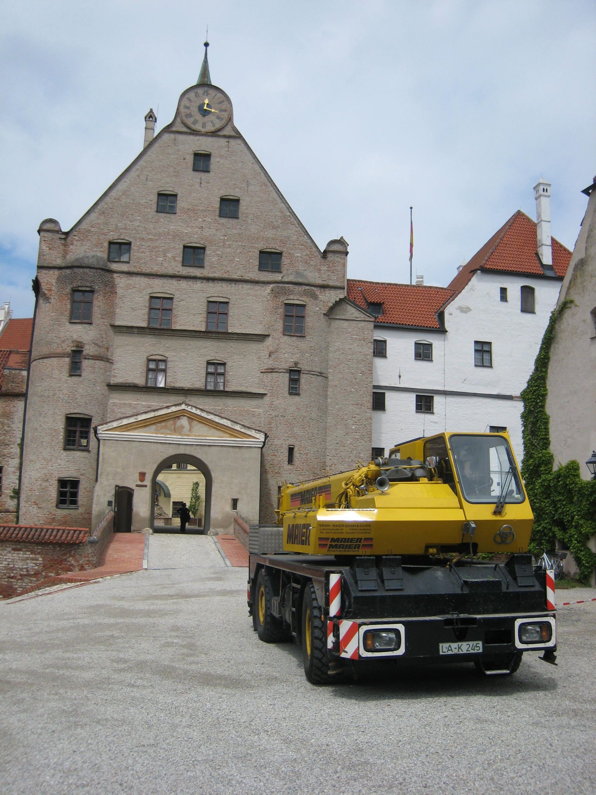 KMK2020 Krupp Autokran vor der Burg Trausnitz Landshut