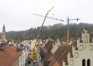 Ausheben eines Baukranes in Landshut mit Kran-Maier Landshut mit einem LTM 1250-5.1